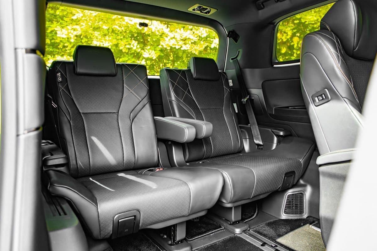 Toyota Alphard & Vellfire 4
